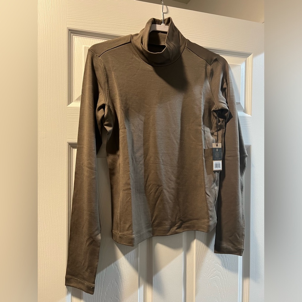 NOBULL blended merino wool turtleneck